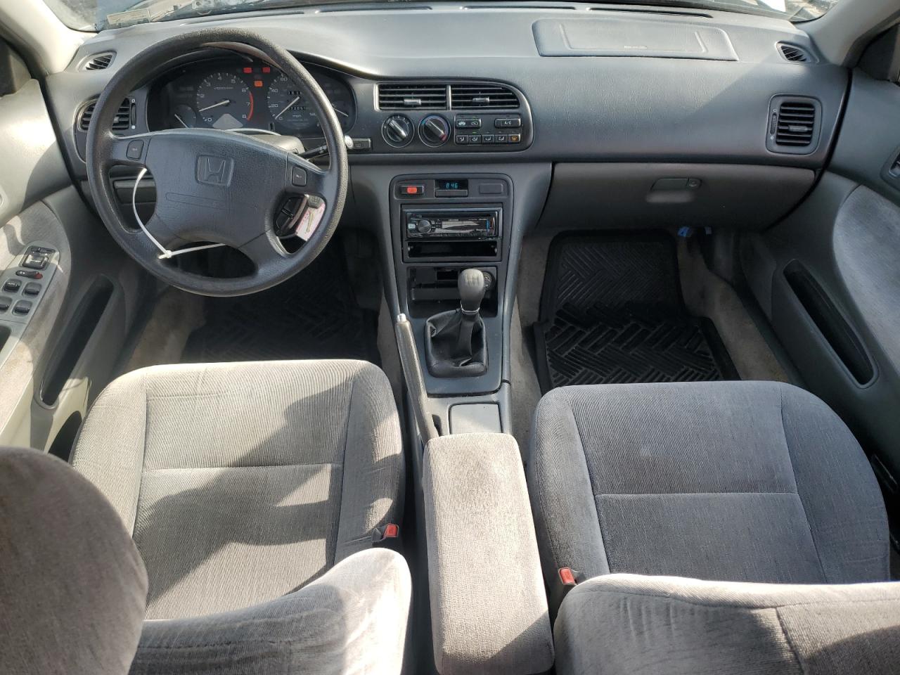 1995 Honda Accord Lx VIN: 1HGCD5538SA042335 Lot: 65115405
