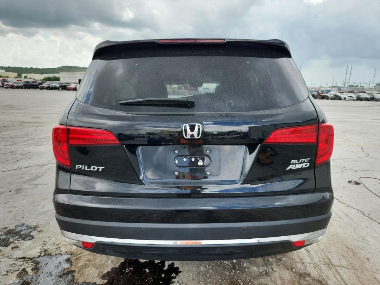 2017 Honda Pilot Elite VIN: 5FNYF6H08HB031888 Lot: 63852545