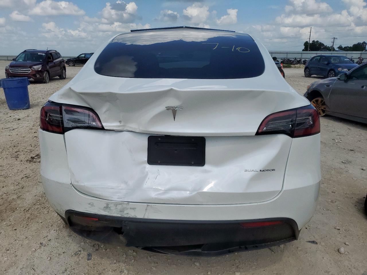 2024 Tesla Model Y VIN: 7SAYGAEE4RF058784 Lot: 64558655