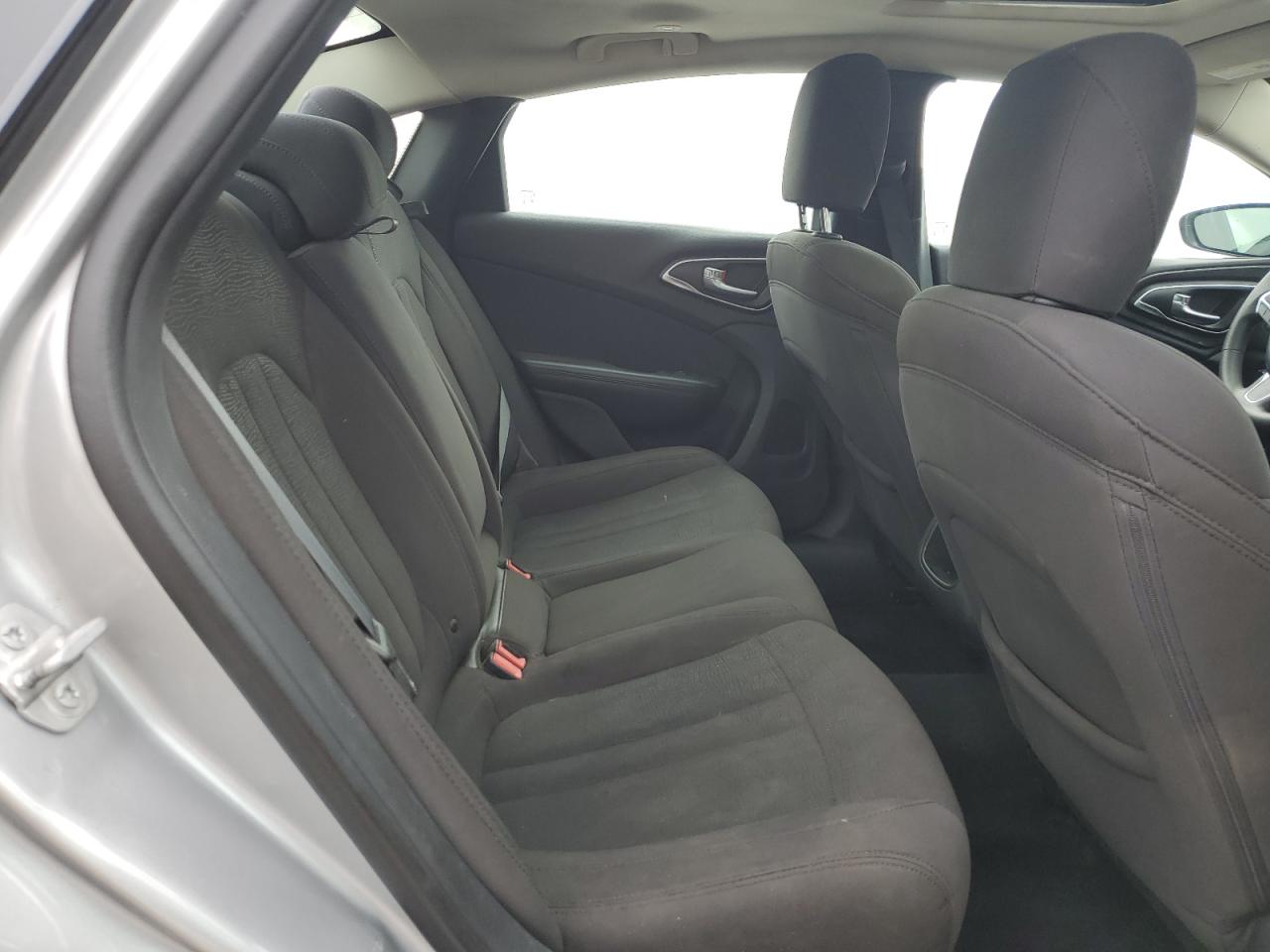 2015 Chrysler 200 Limited VIN: 1C3CCCAB1FN669335 Lot: 63912875