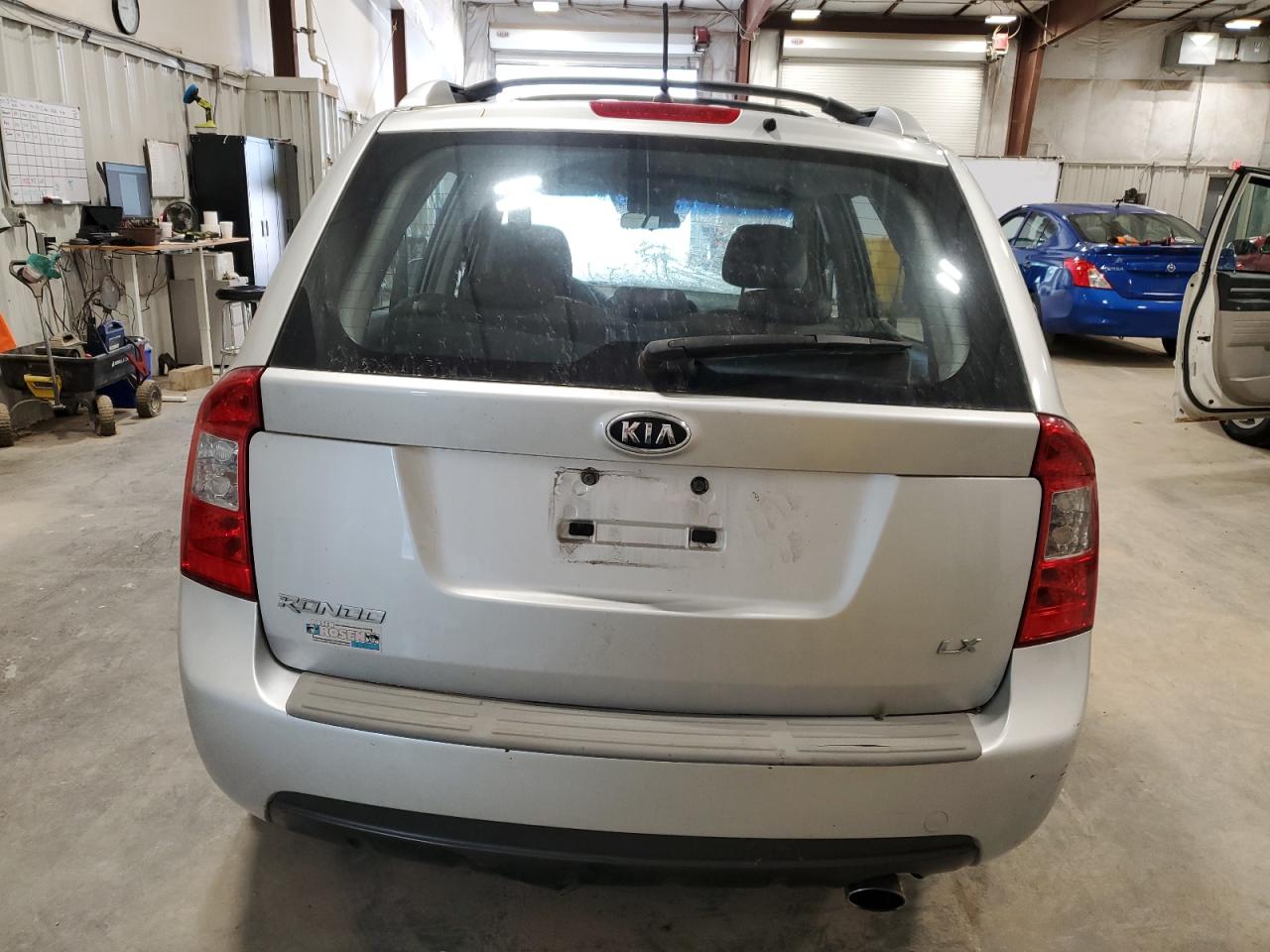 2007 Kia Rondo Base VIN: KNAFG525477088674 Lot: 65208865