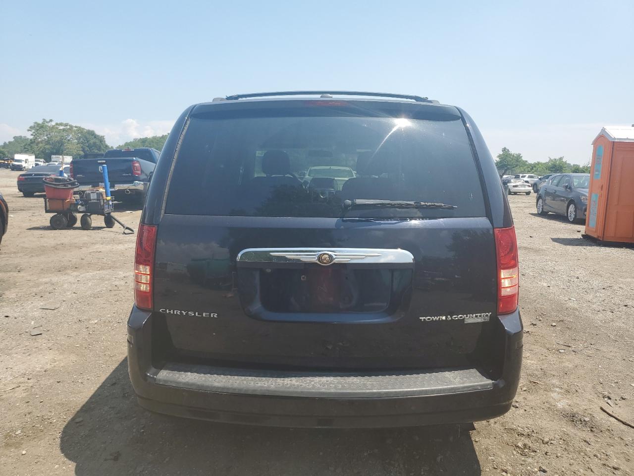 2010 Chrysler Town & Country Lx VIN: 2A4RR2D12AR463996 Lot: 64144025