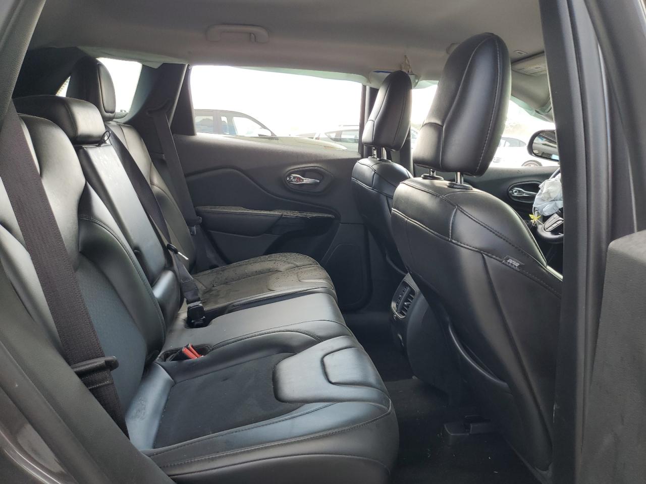 2019 Jeep Cherokee Latitude Plus VIN: 1C4PJLLB8KD469956 Lot: 64946105