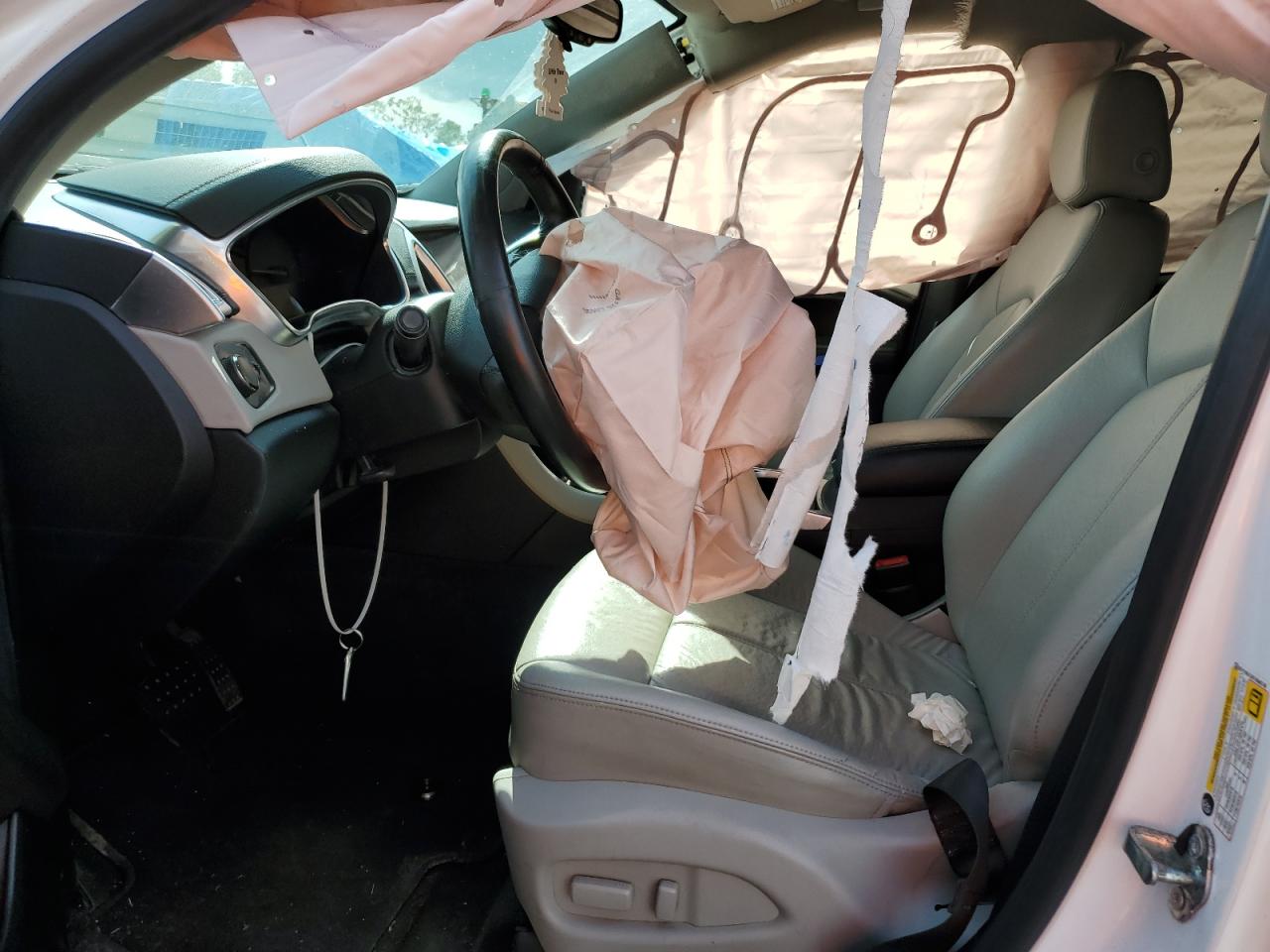 2015 Cadillac Srx VIN: 3GYFNAE3XFS640748 Lot: 65331675