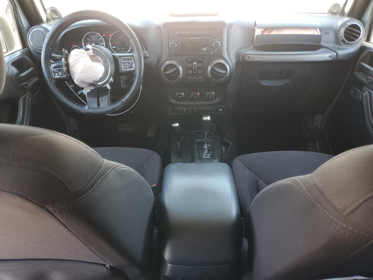 2014 Jeep Wrangler Unlimited Sport VIN: 1C4HJWDG1EL221302 Lot: 63331015