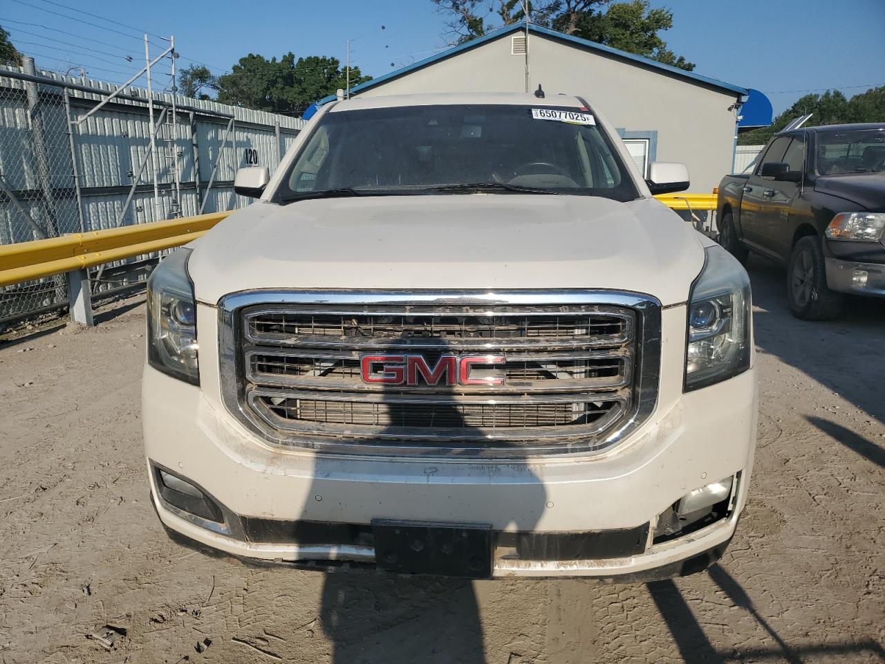2015 GMC Yukon Xl K1500 Slt VIN: 1GKS2HKC3FR202252 Lot: 65077025