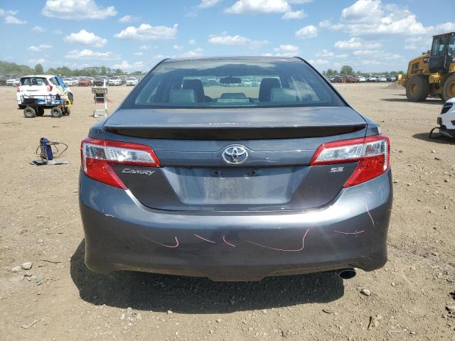 Sedans TOYOTA CAMRY 2014 Srebrny