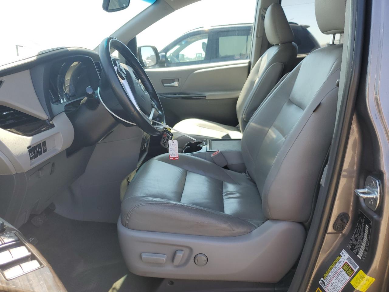 2015 Toyota Sienna Xle VIN: 5TDYK3DC3FS630720 Lot: 64542895