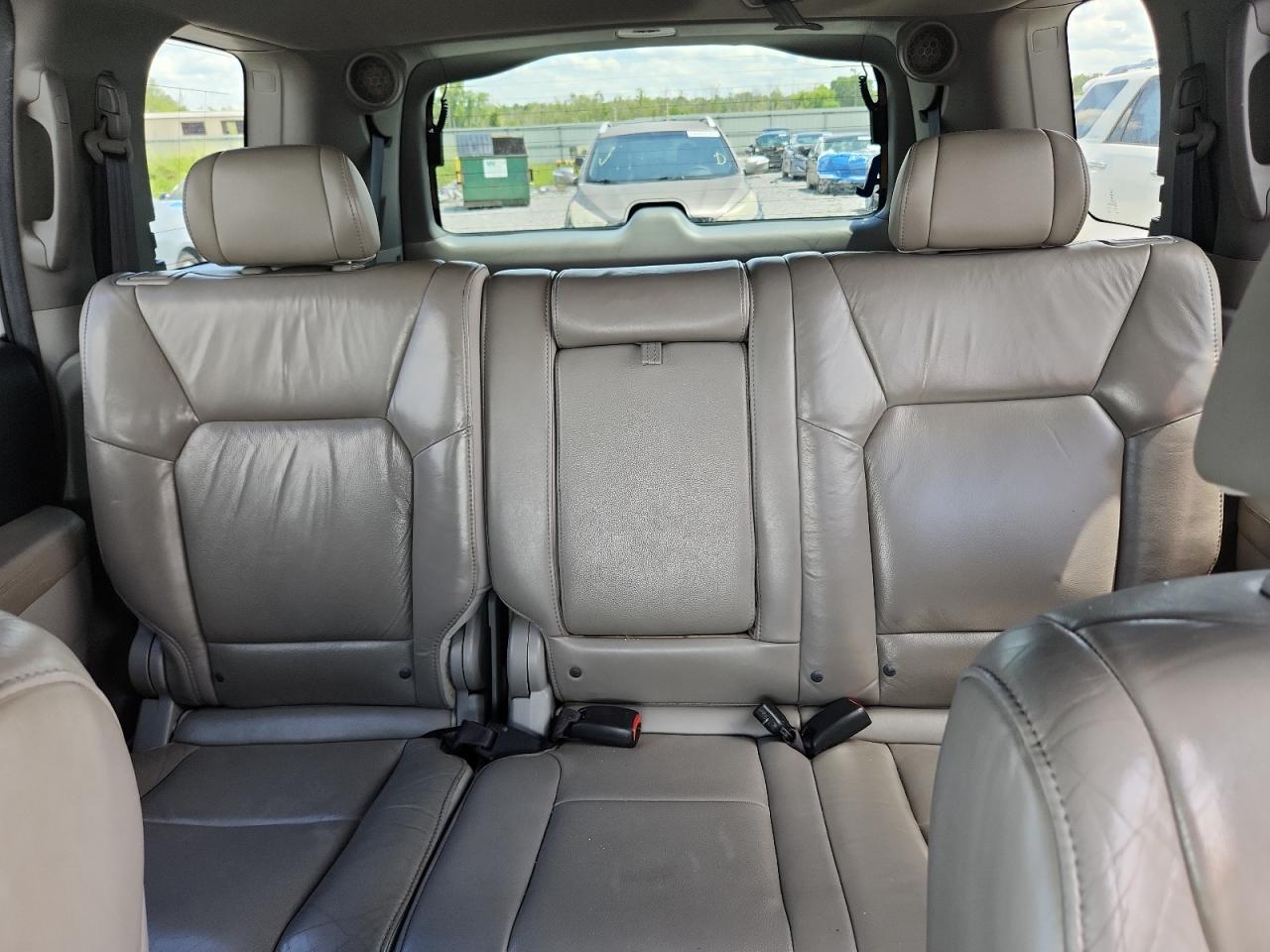 2011 Honda Pilot Exln VIN: 5FNYF4H74BB102285 Lot: 63968795