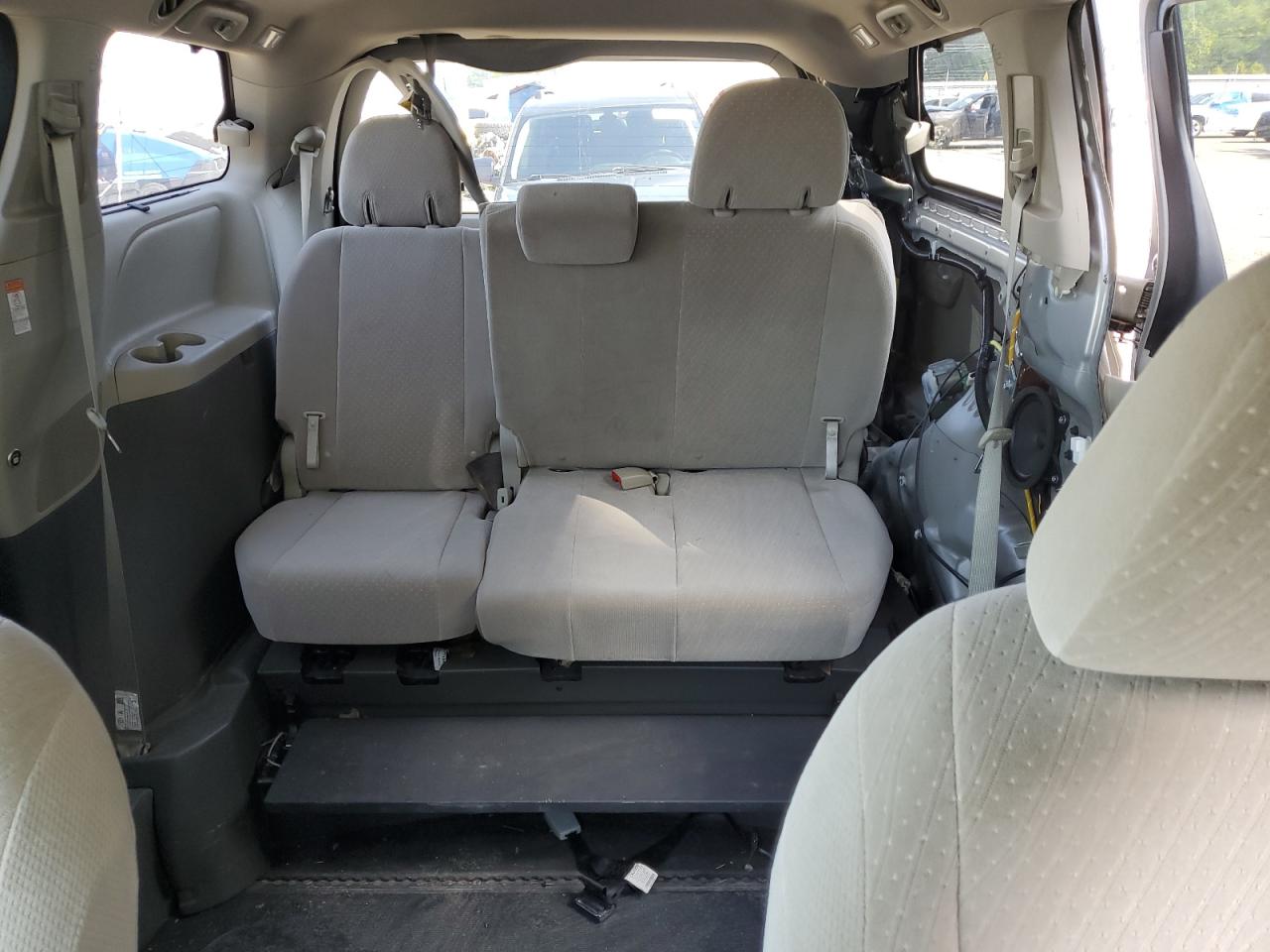 2017 Toyota Sienna Le VIN: 5TDKZ3DC7HS877484 Lot: 64692995