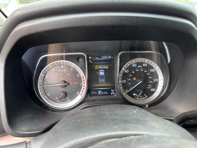 NISSAN TITAN 2017 Szary