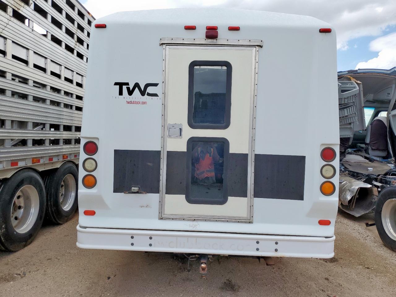 1998 Ford Econoline E450 Super Duty Cutaway Van Rv VIN: 1FDXE40S8WHB77815 Lot: 71995045