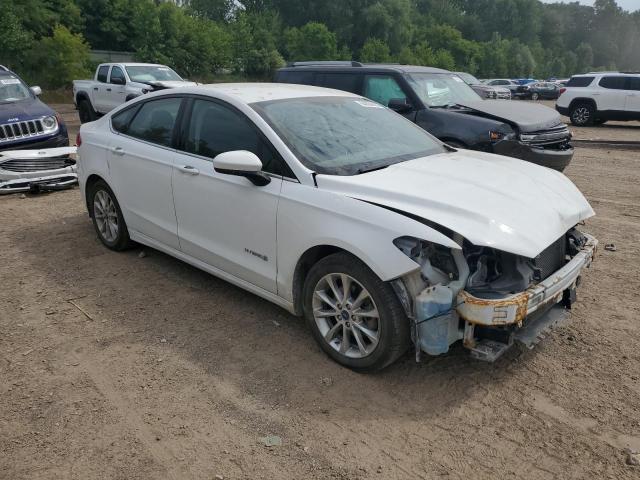  FORD FUSION 2017 Белы