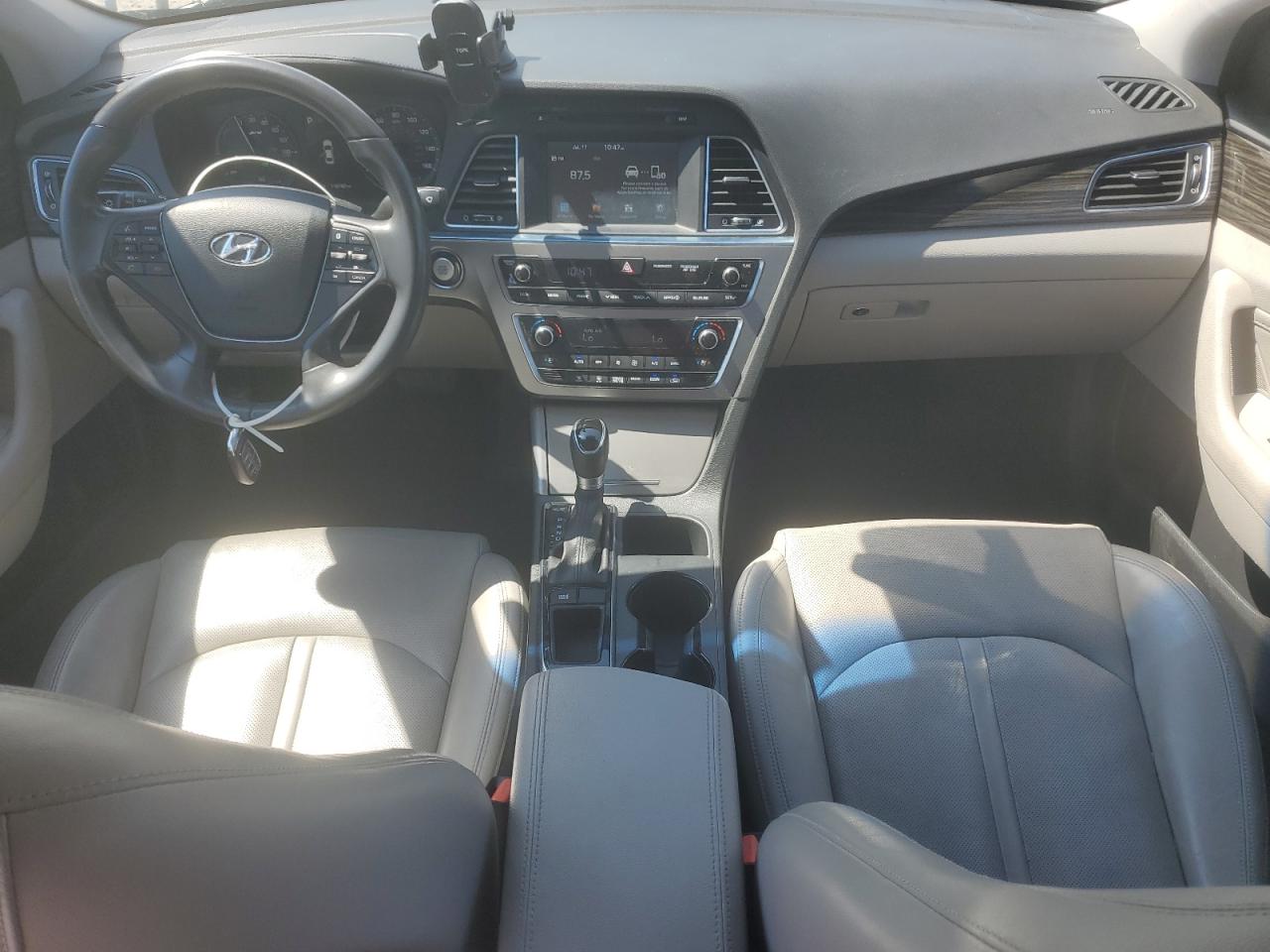 2017 Hyundai Sonata Hybrid VIN: KMHE34L34HA064327 Lot: 65473385