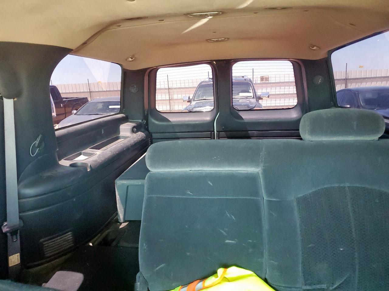 2002 Chevrolet Suburban C2500 VIN: 3GNGC26U42G275100 Lot: 63702525