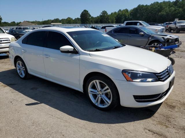 Sedans VOLKSWAGEN PASSAT 2014 Biały