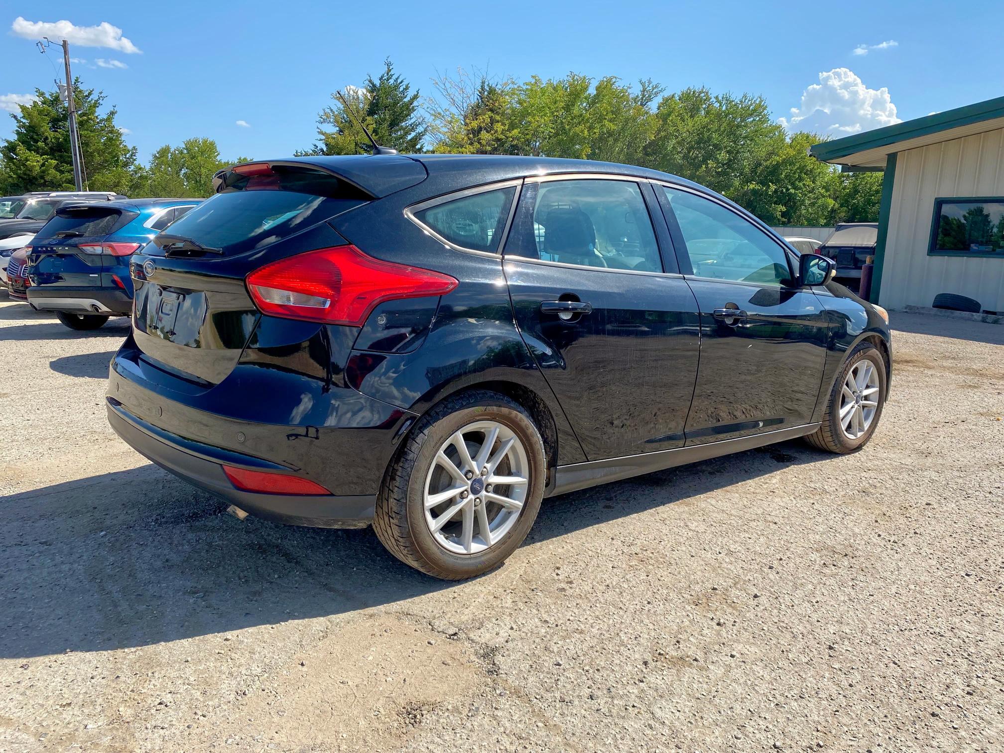 Hatchbacks FORD FOCUS 2015 Czarny