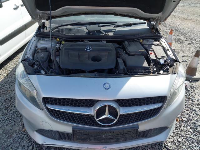 2016 MERCEDES BENZ A 180 D SE