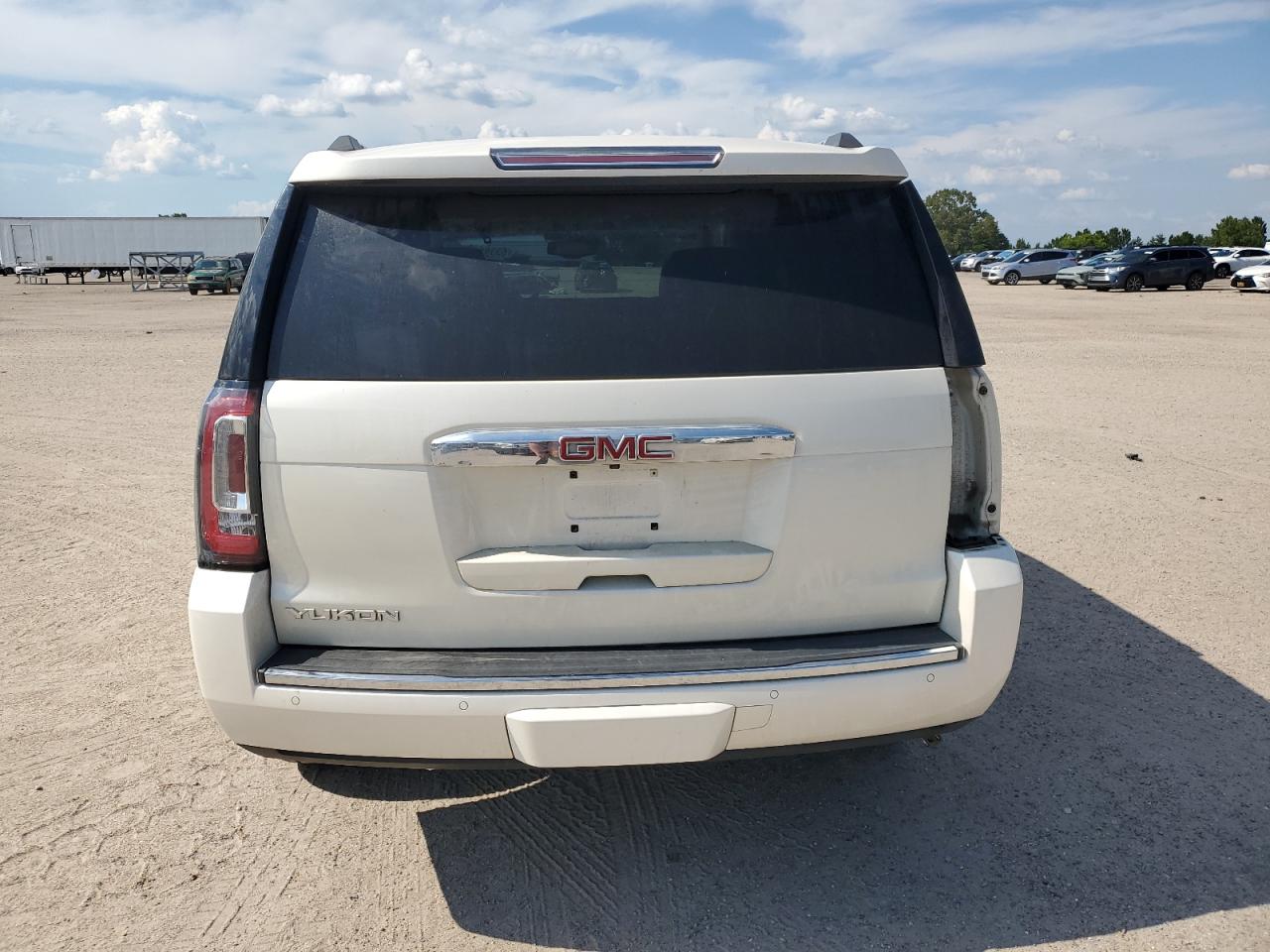 2015 GMC Yukon Denali VIN: 1GKS1CKJ9FR721133 Lot: 63393145