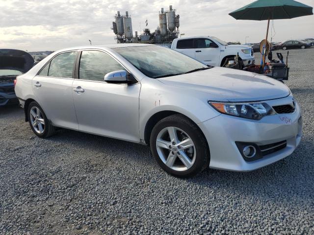  TOYOTA CAMRY 2014 Srebrny