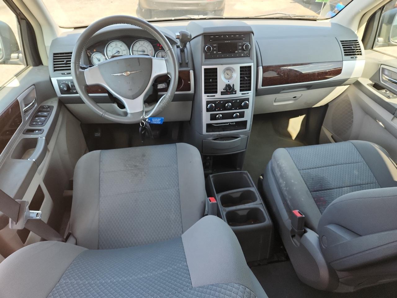 2010 Chrysler Town & Country Touring VIN: 2A4RR5D10AR451587 Lot: 64565025