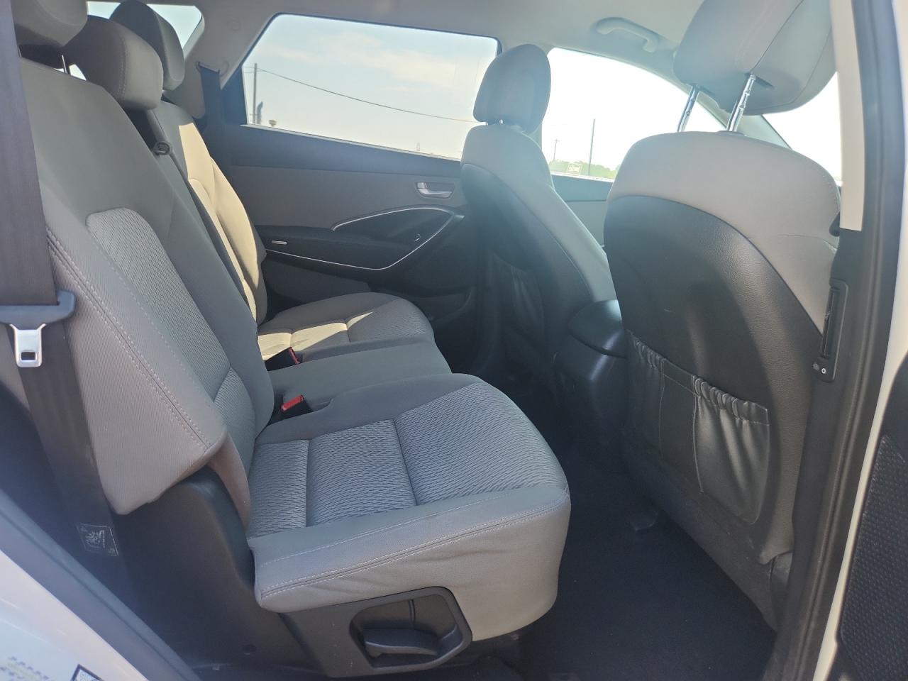 KM8SM4HF5HU187944 2017 Hyundai Santa Fe Se