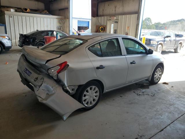  NISSAN VERSA 2019 Srebrny