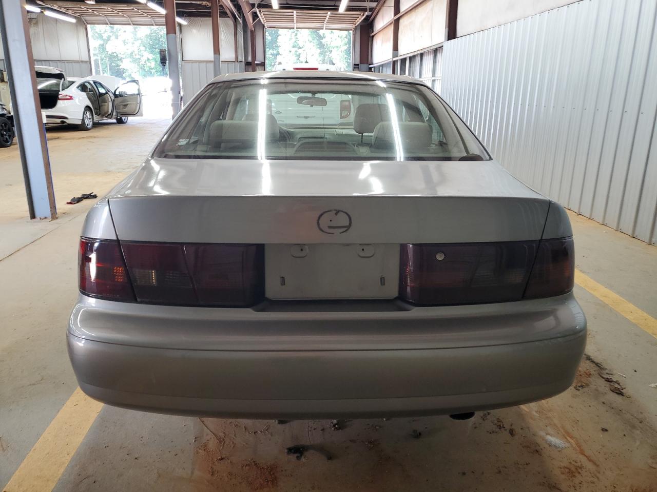 1998 Lexus Es 300 VIN: JT8BF28G7W5025640 Lot: 63181435