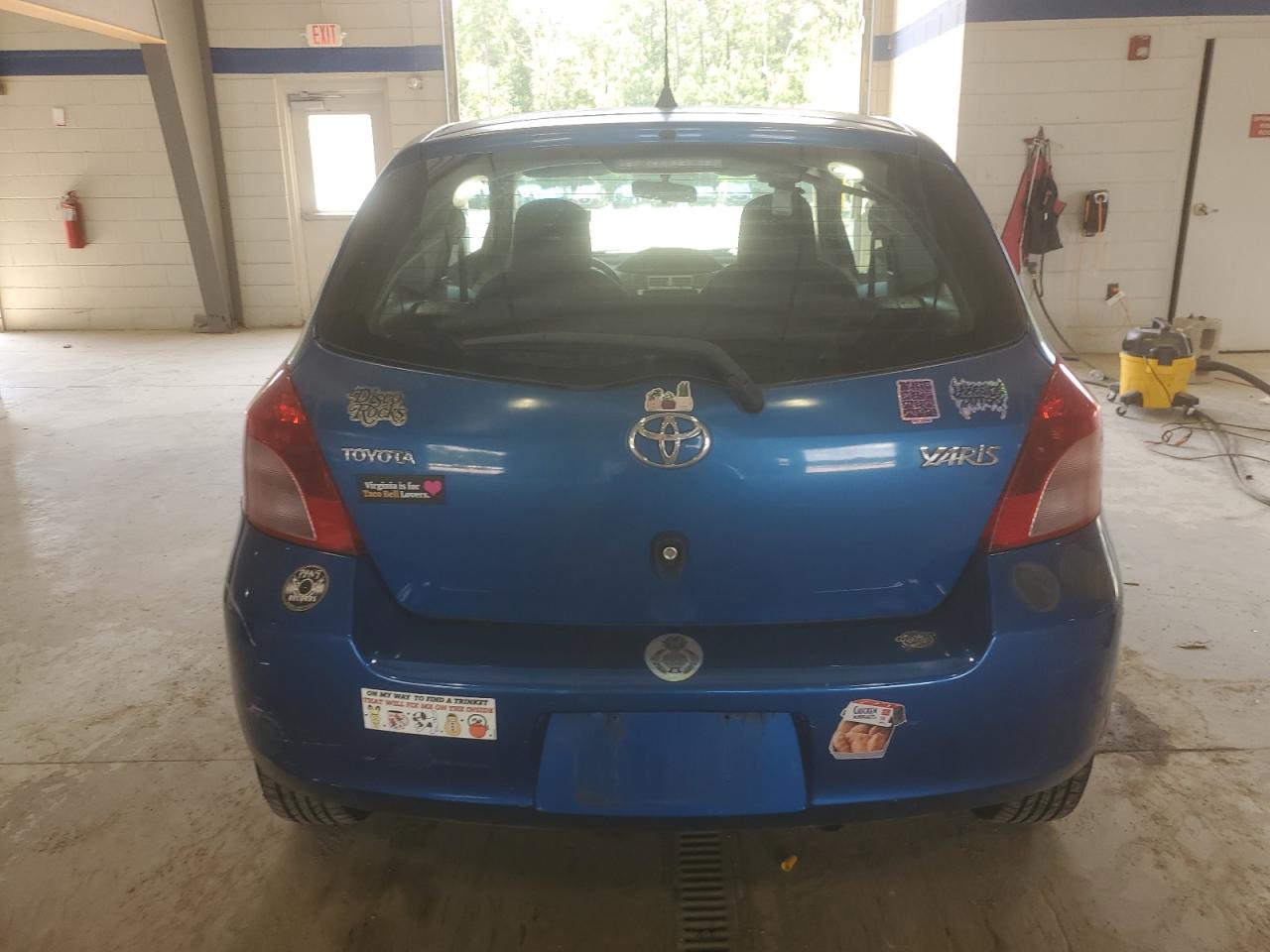 2008 Toyota Yaris VIN: JTDJT903485187722 Lot: 65673575