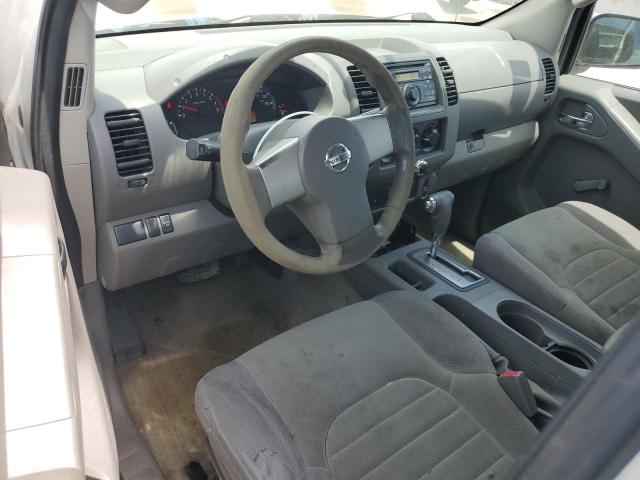 Pickups NISSAN FRONTIER 2013 Biały