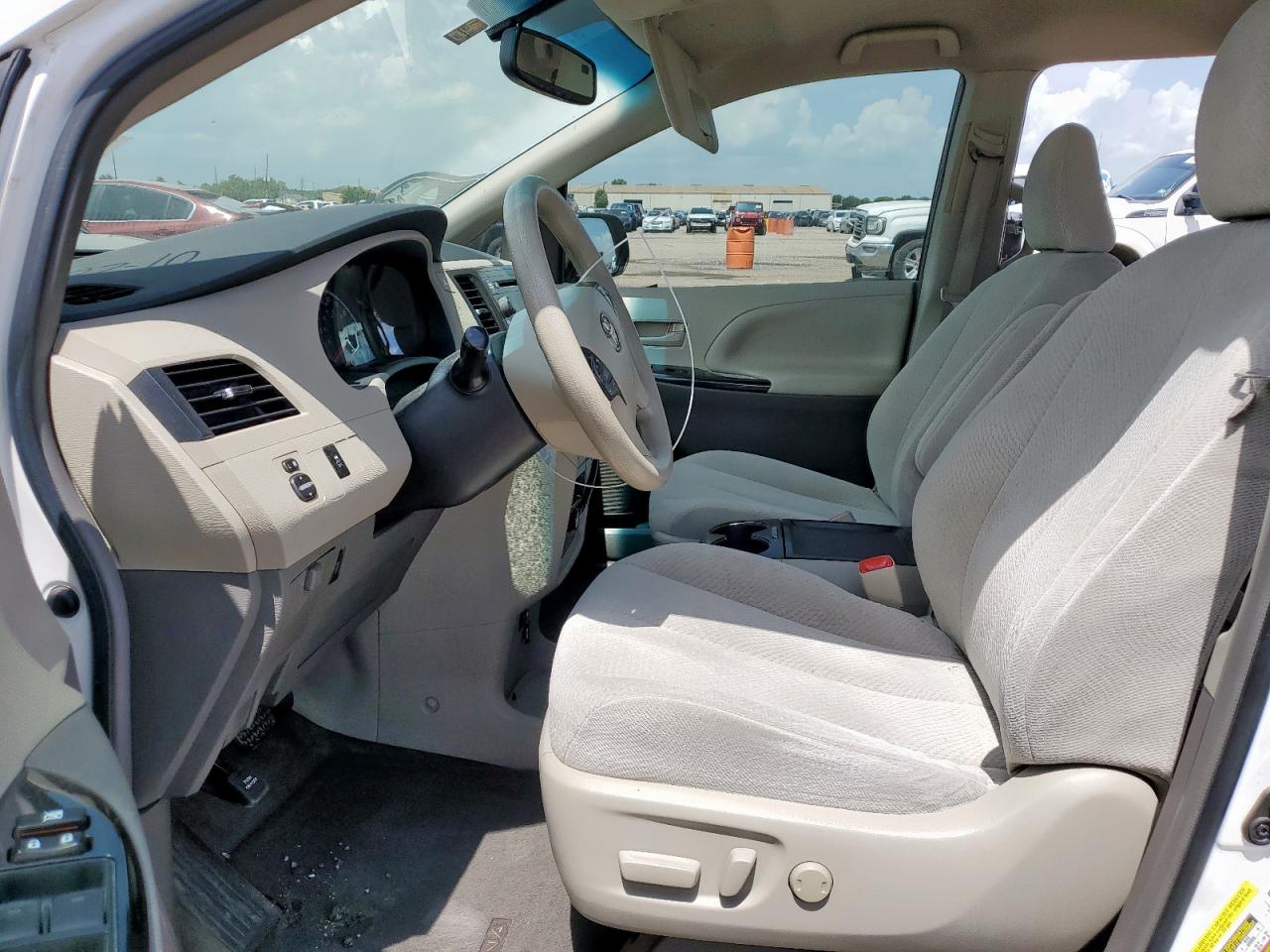 2011 Toyota Sienna Le VIN: 5TDKK3DC7BS174124 Lot: 64702675
