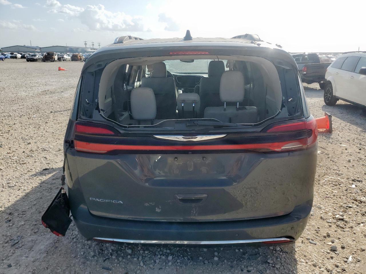 2021 Chrysler Pacifica Touring L VIN: 2C4RC1BG0MR592090 Lot: 64878715