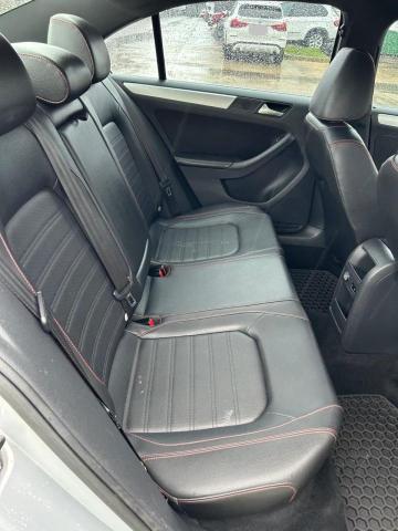 Sedans VOLKSWAGEN JETTA 2013 Srebrny