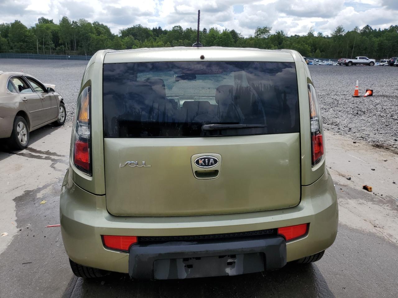 2011 Kia Soul + VIN: KNDJT2A22B7242550 Lot: 63271285