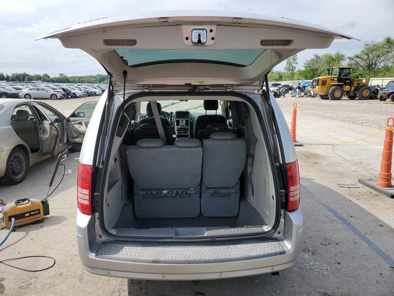 2010 Chrysler Town & Country Touring VIN: 2A4RR5D10AR162077 Lot: 63981245