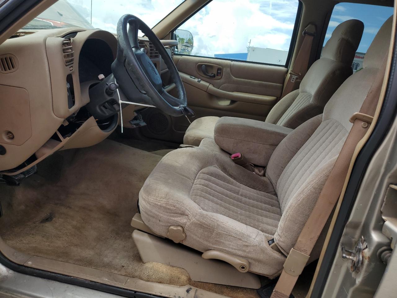 1gncs13w2y2395156 1GNCS13W2Y2395156 2000 Chevrolet Blazer