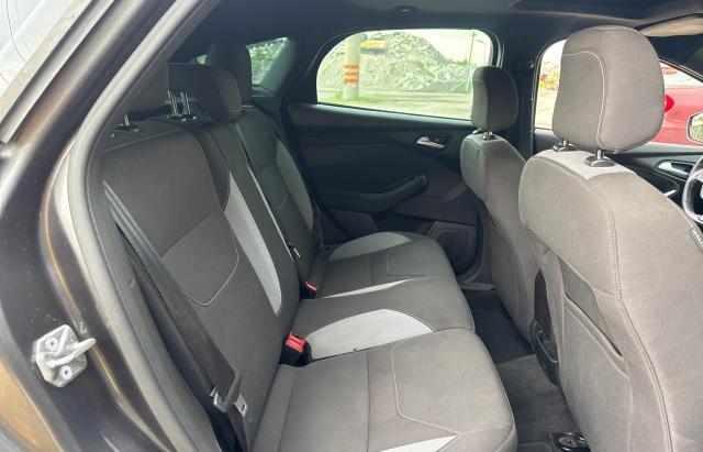 Hatchbacks FORD FOCUS 2016 Gray