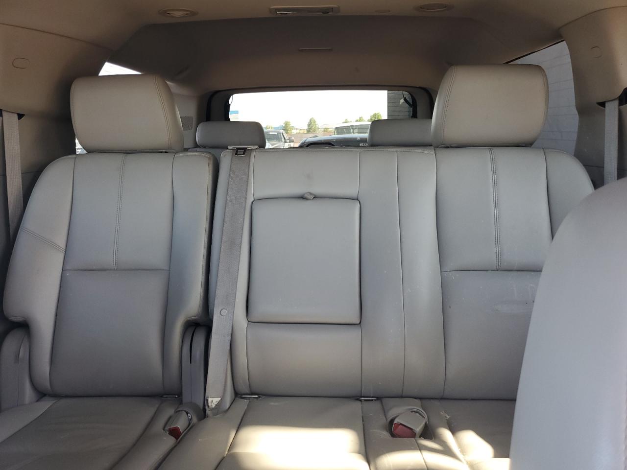 2011 Chevrolet Suburban K1500 Lt VIN: 1GNSKJE38BR325903 Lot: 64165895