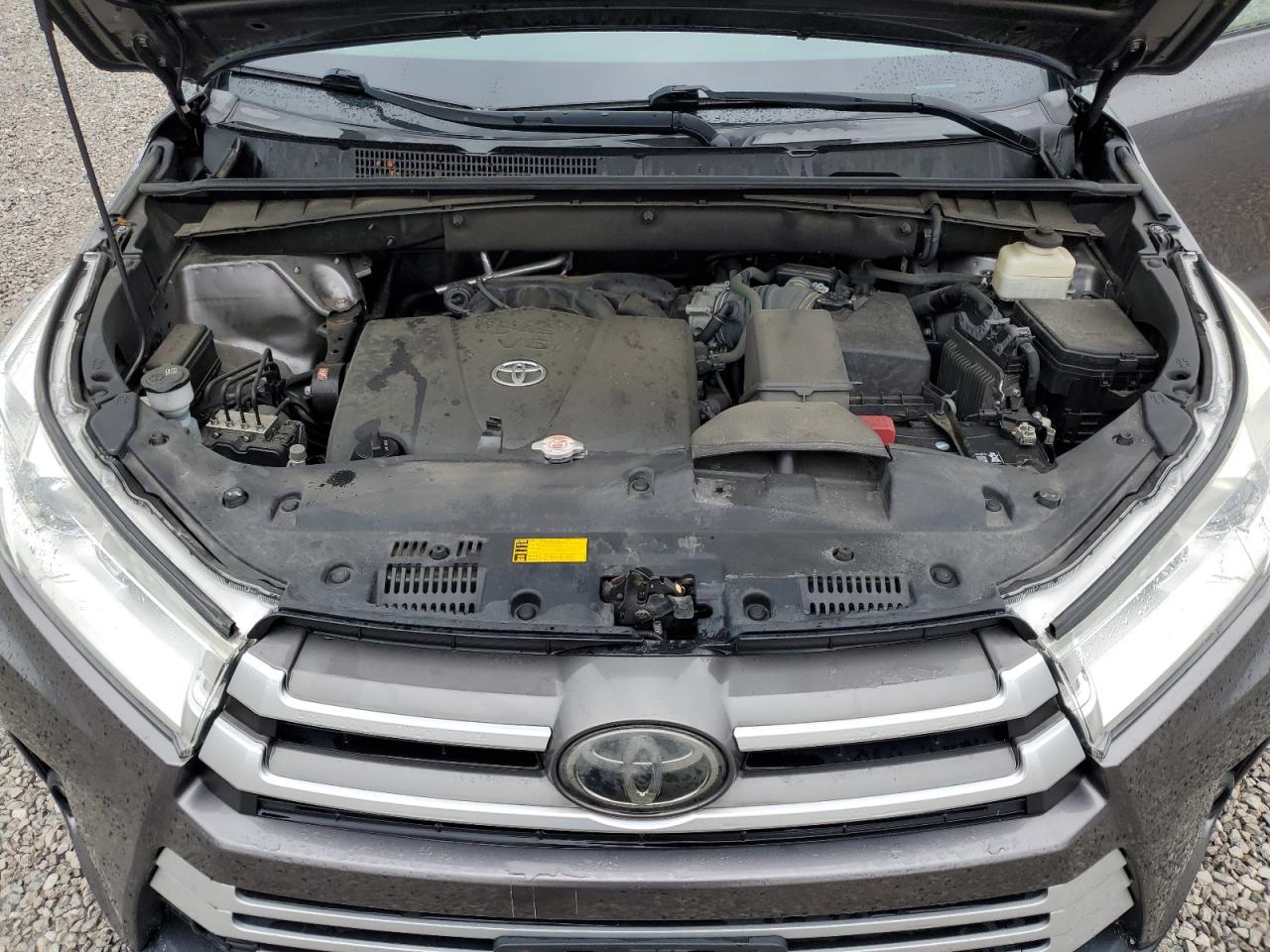 2018 Toyota Highlander Se VIN: 5TDJZRFH9JS541865 Lot: 61850465