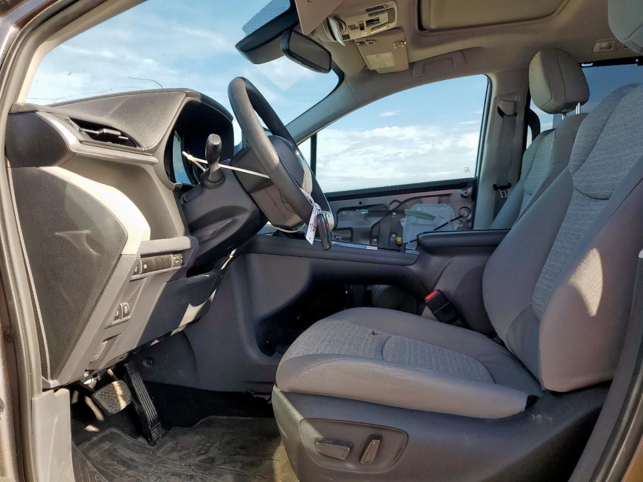 2022 Toyota Sienna Le VIN: 5TDBSKFC9NS070245 Lot: 63698525