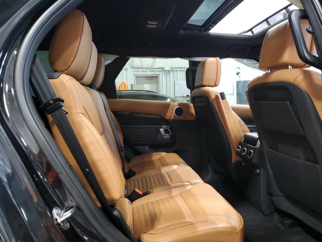 2018 Land Rover Discovery Hse Luxury VIN: SALRT2RV4JA059260 Lot: 64510335