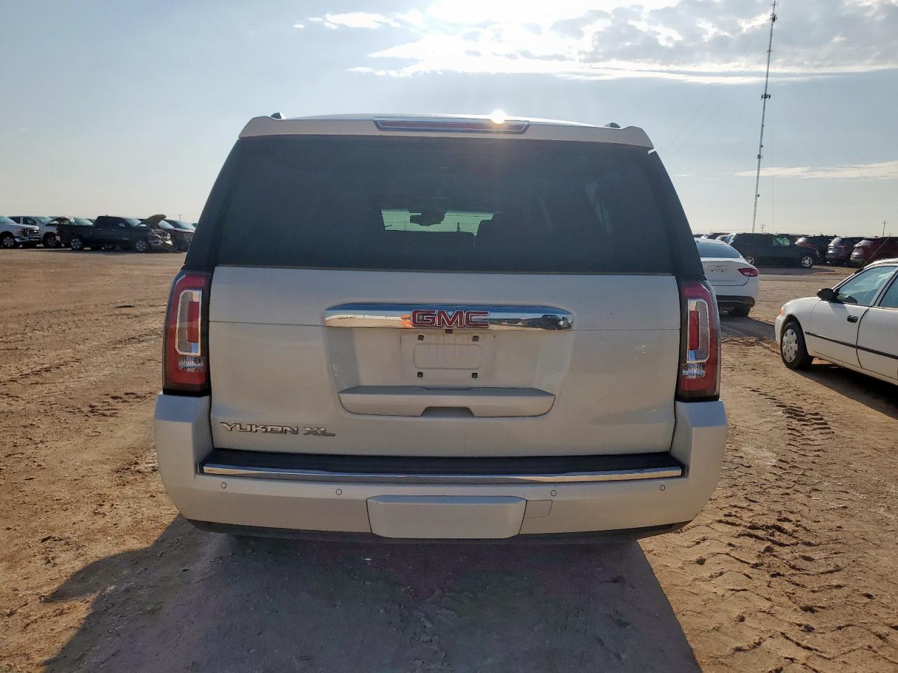 2015 GMC Yukon Xl Denali VIN: 1GKS2JKJXFR189747 Lot: 62788785