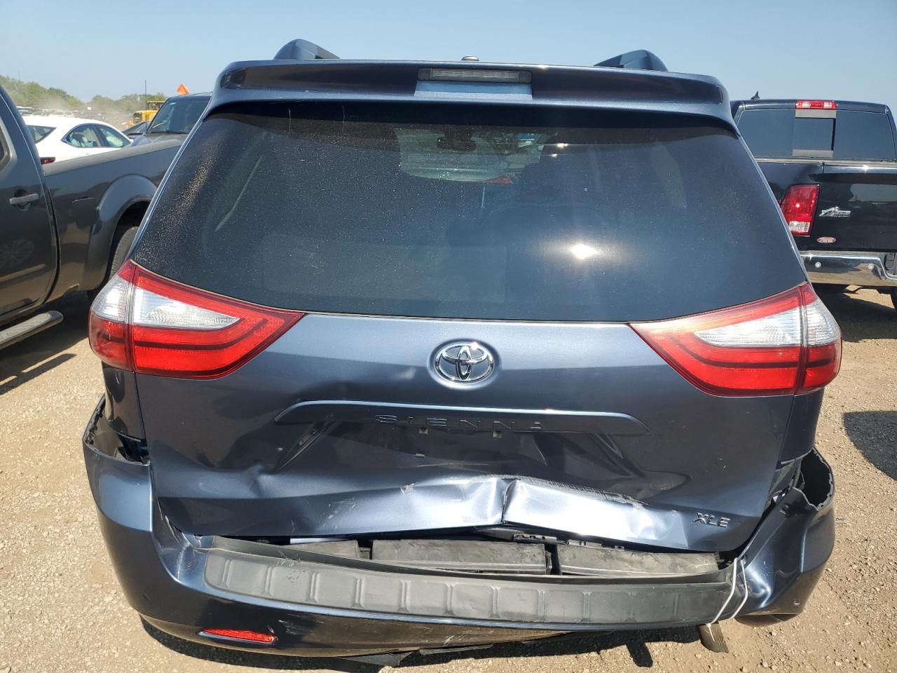 2016 Toyota Sienna Xle VIN: 5TDYK3DCXGS746546 Lot: 64759945