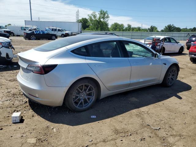  TESLA MODEL 3 2018 Srebrny
