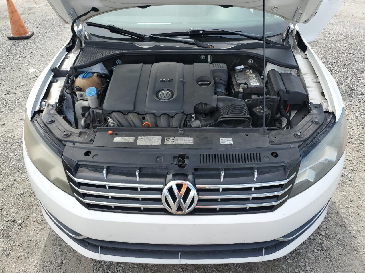 2013 Volkswagen Passat Sel VIN: 1VWCH7A37DC082544 Lot: 64787145