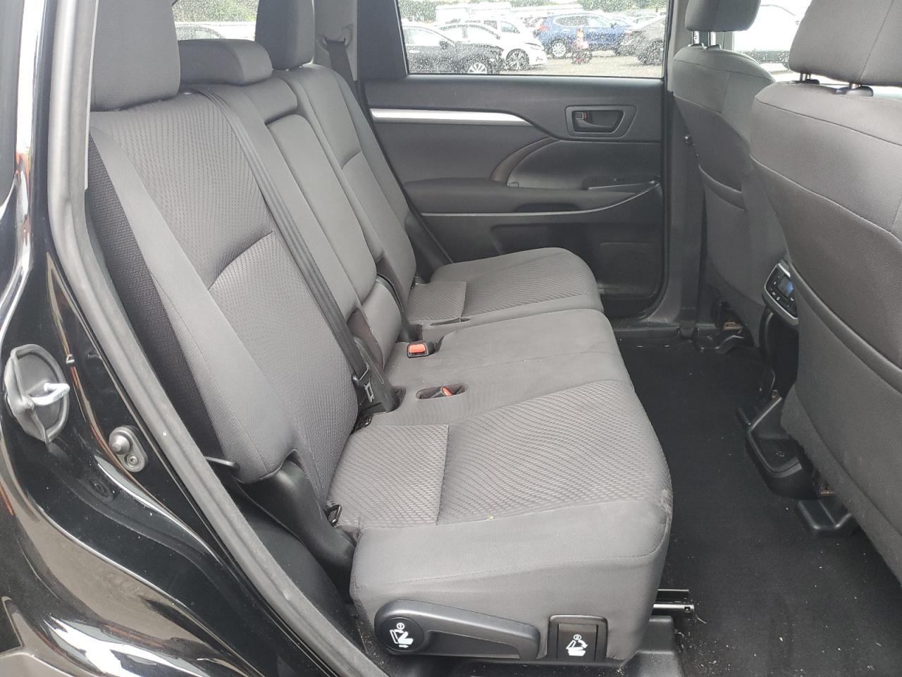 2018 Toyota Highlander Le VIN: 5TDBZRFH3JS913463 Lot: 64435165