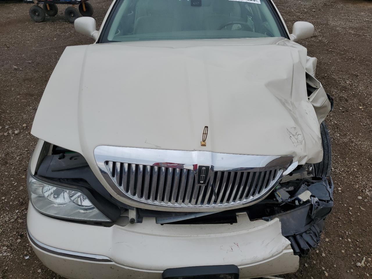 2003 Lincoln Town Car Cartier VIN: 1LNHM83W73Y631786 Lot: 63332225