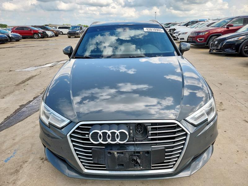 Hatchbacks AUDI A3 2017 Szary