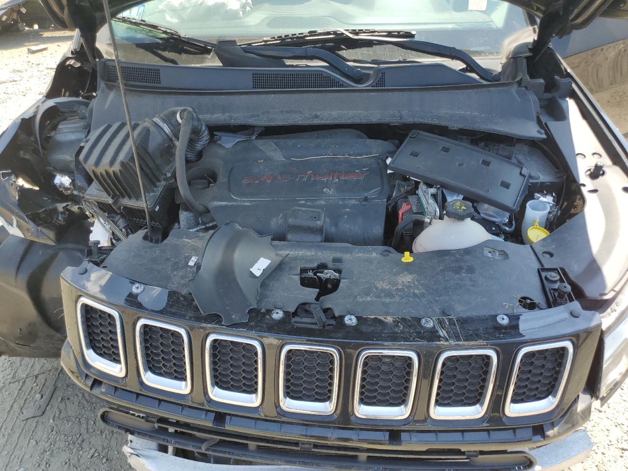 2018 Jeep Compass Latitude VIN: 3C4NJDBB4JT249298 Lot: 65140365