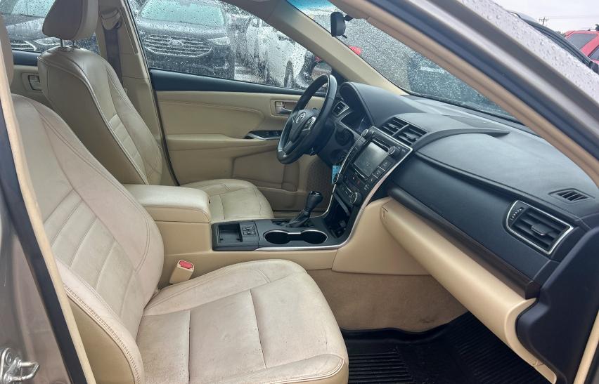 Седаны TOYOTA CAMRY 2017 Золотой
